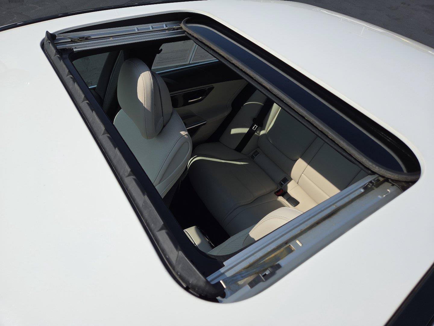 Used 2025 Mercedes-Benz C 300 4MATIC Sedan image 3