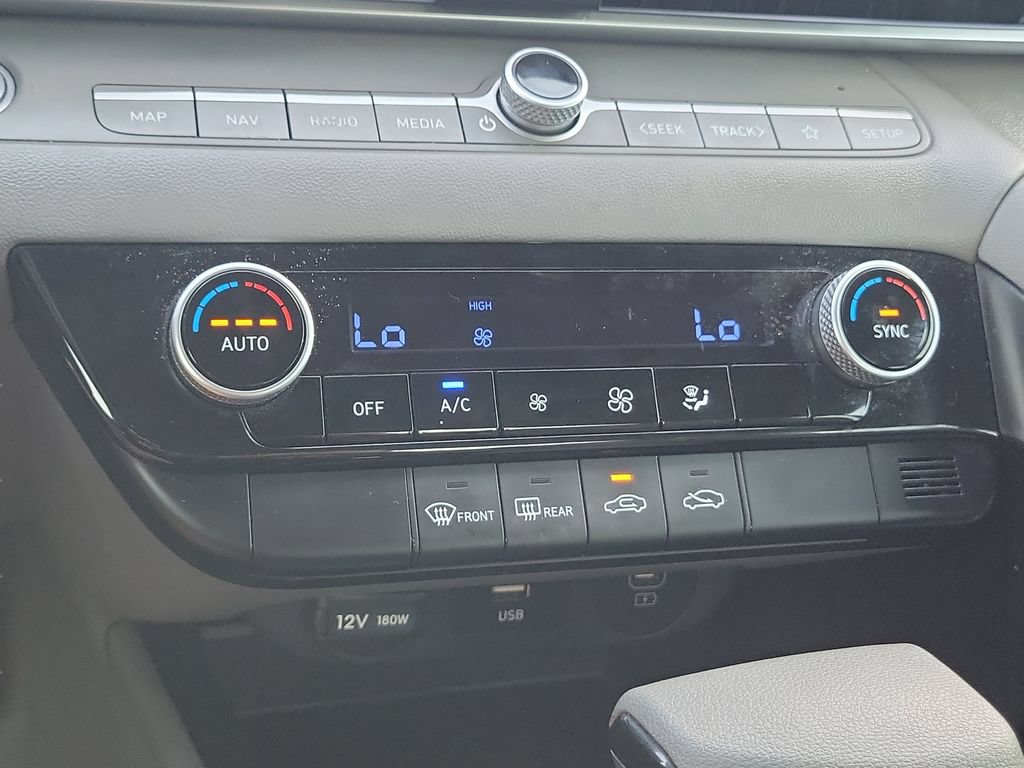 Used 2024 Hyundai Elantra SEL FWD image 30