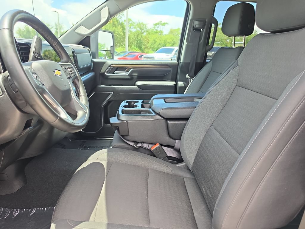 Used 2025 Chevrolet Silverado 2500 LT w/ Convenience Package AWD/4WD image 10