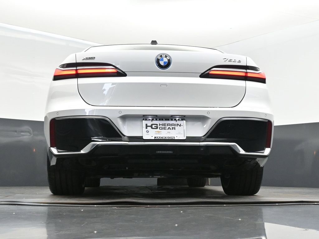 New 2026 BMW 750e xDrive image 22