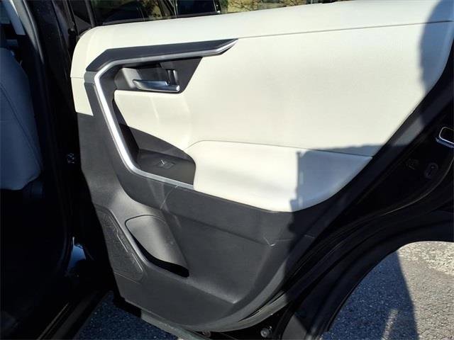 Used 2022 Toyota RAV4 XLE image 18