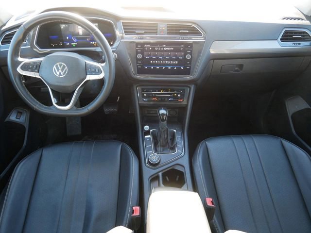 Used 2022 Volkswagen Tiguan SE w/ Panoramic Sunroof Package image 14
