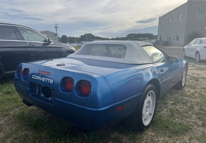 Used 1992 Chevrolet Corvette Convertible RWD image 10