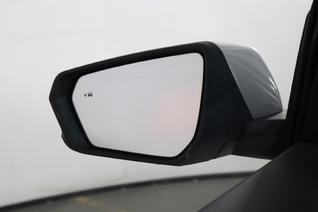 Used 2022 GMC Terrain SLE w/ Driver Convenience Package FWD image 39