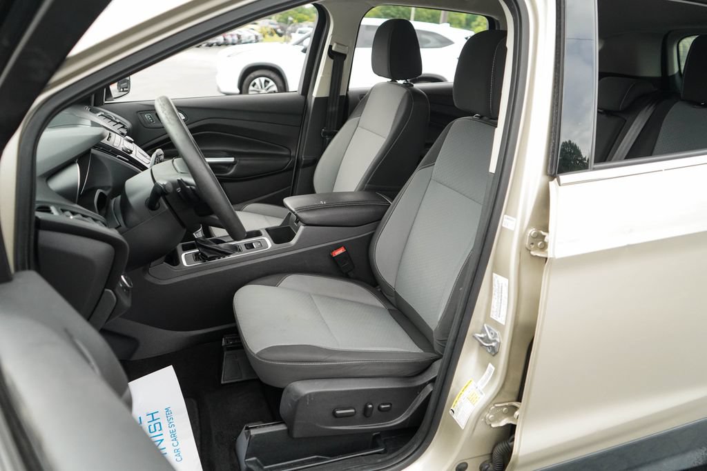 Used 2017 Ford Escape SE FWD image 6