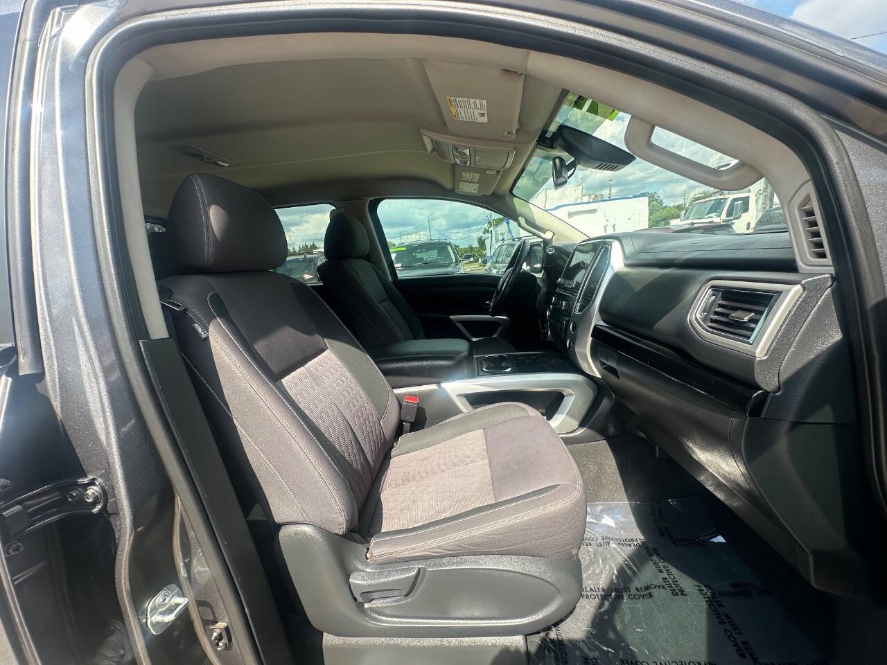 Used 2021 Nissan Titan SV w/ SV Convenience Package image 21