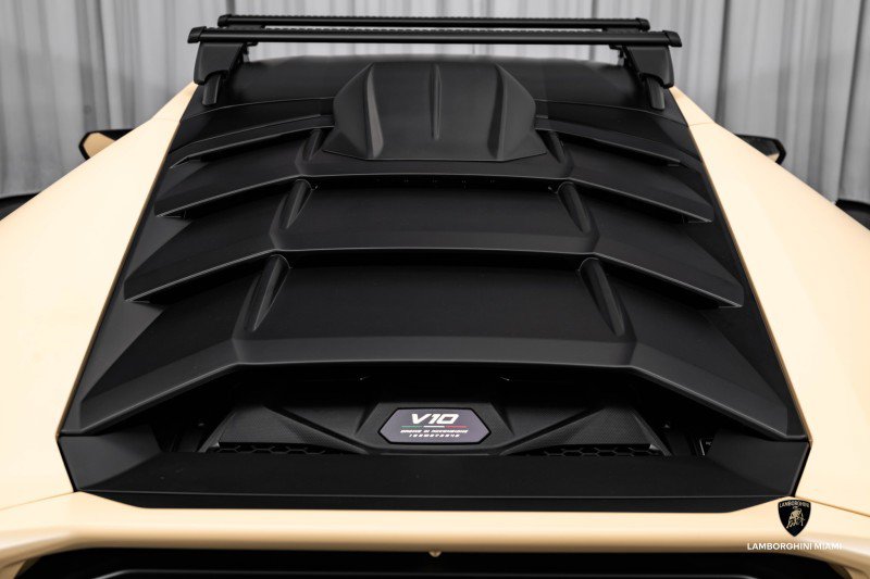 Used 2024 Lamborghini Huracan Sterrato image 25