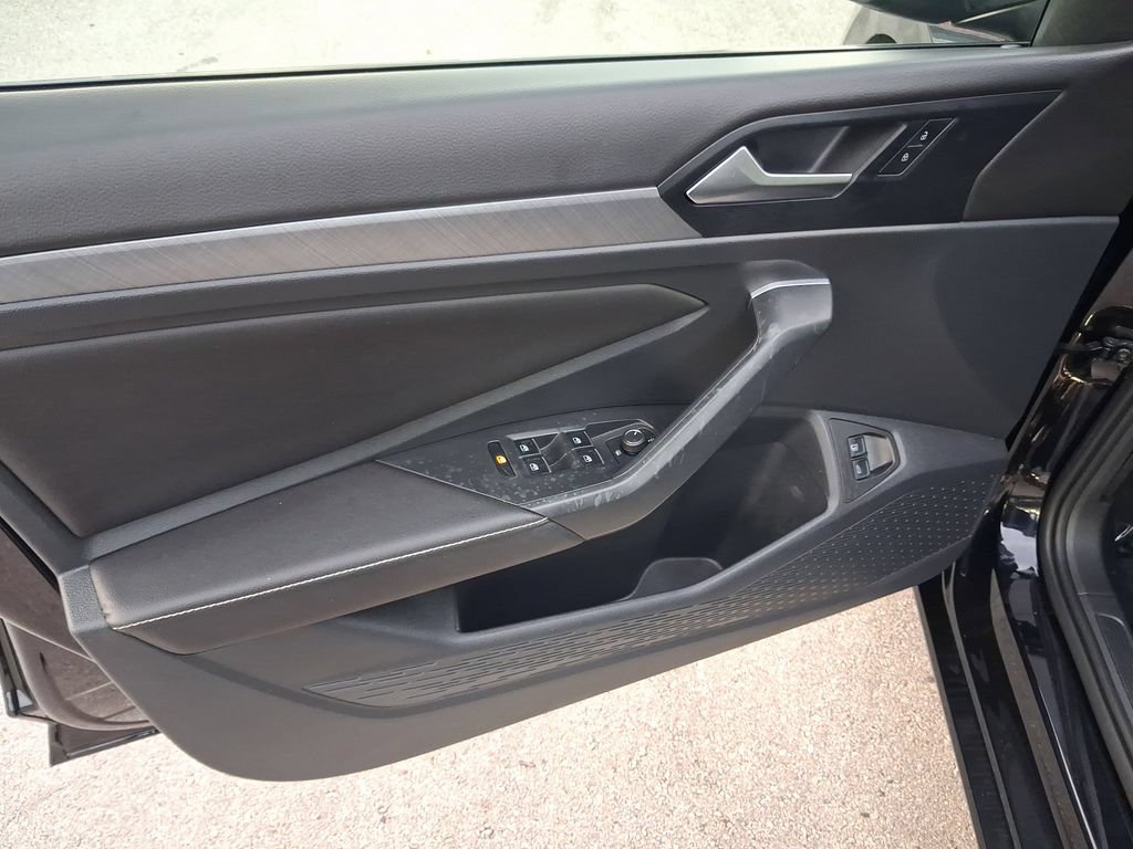 Certified 2023 Volkswagen Jetta SE FWD image 15