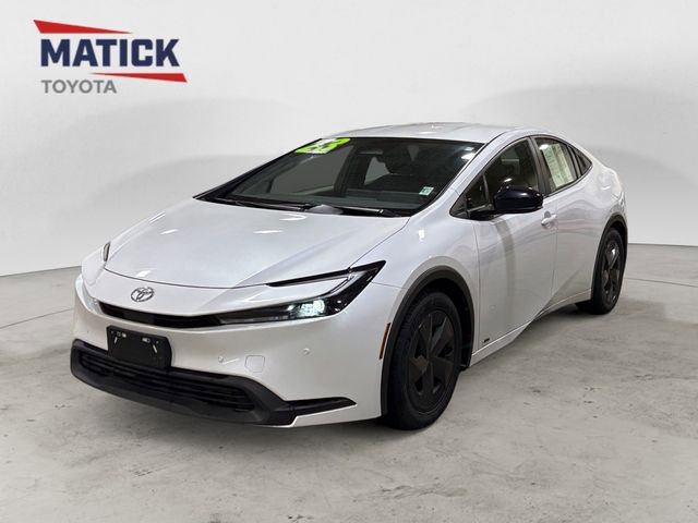 Used 2023 Toyota Prius LE AWD/4WD image 3