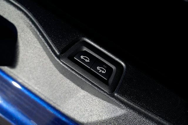 Used 2020 BMW X7 M50i w/ Dynamic Handling Package image 17