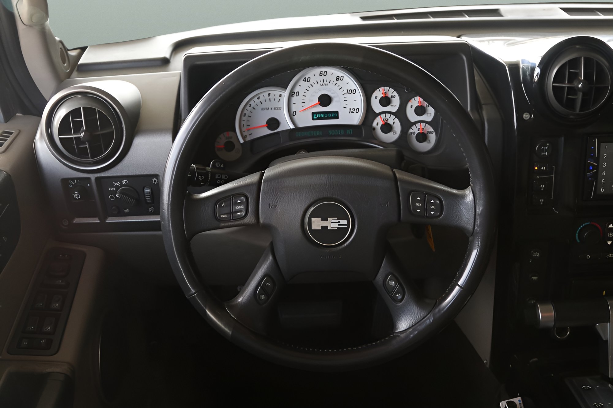 Used 2004 HUMMER H2 w/ Preferred Equipment Group AWD/4WD image 10