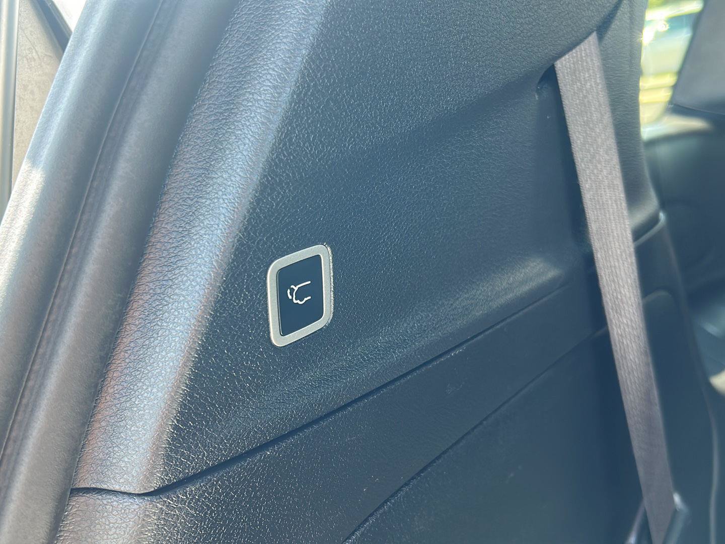 Used 2025 Chrysler Pacifica Select FWD image 8