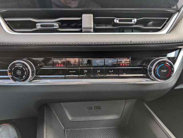 Used 2025 Chevrolet Equinox LT w/ Midnight Edition image 24