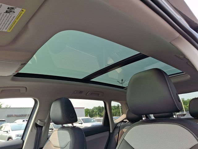 Certified 2022 Volkswagen Taos SEL AWD/4WD image 18
