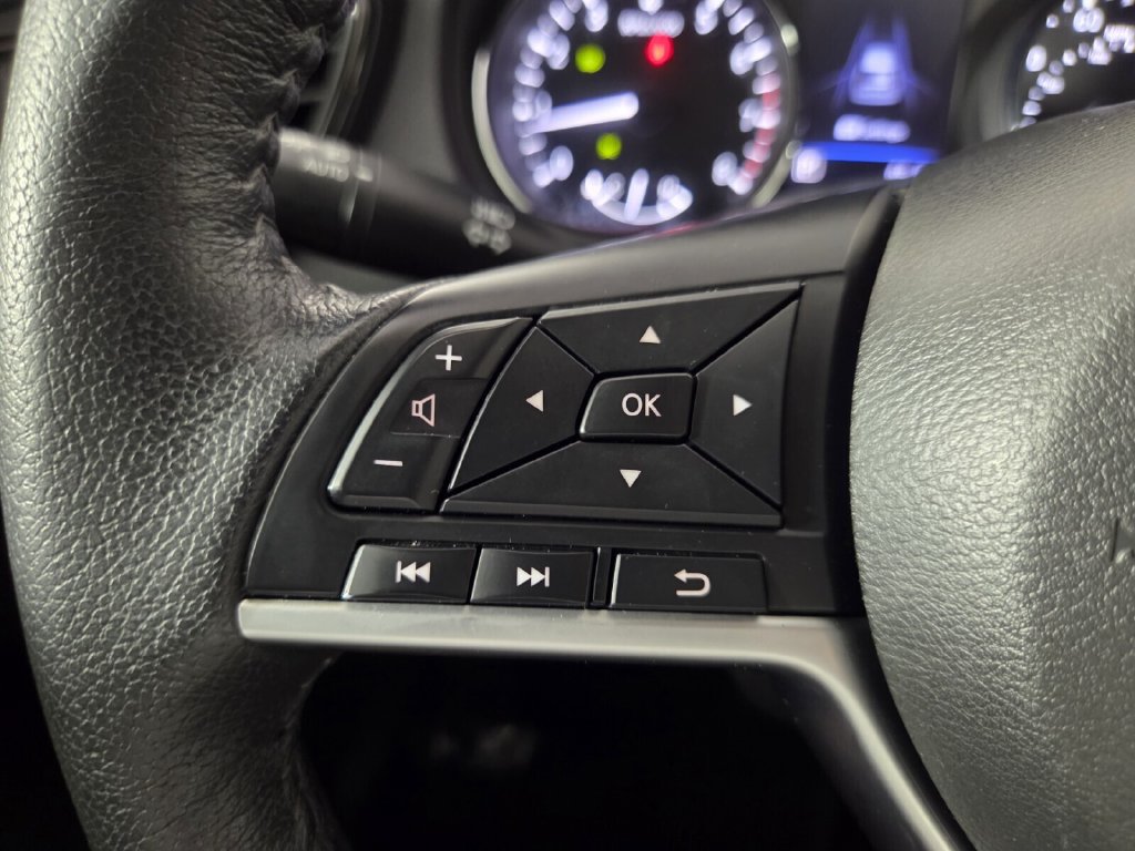 Used 2020 Nissan Rogue S w/ Special Edition Package FWD image 19