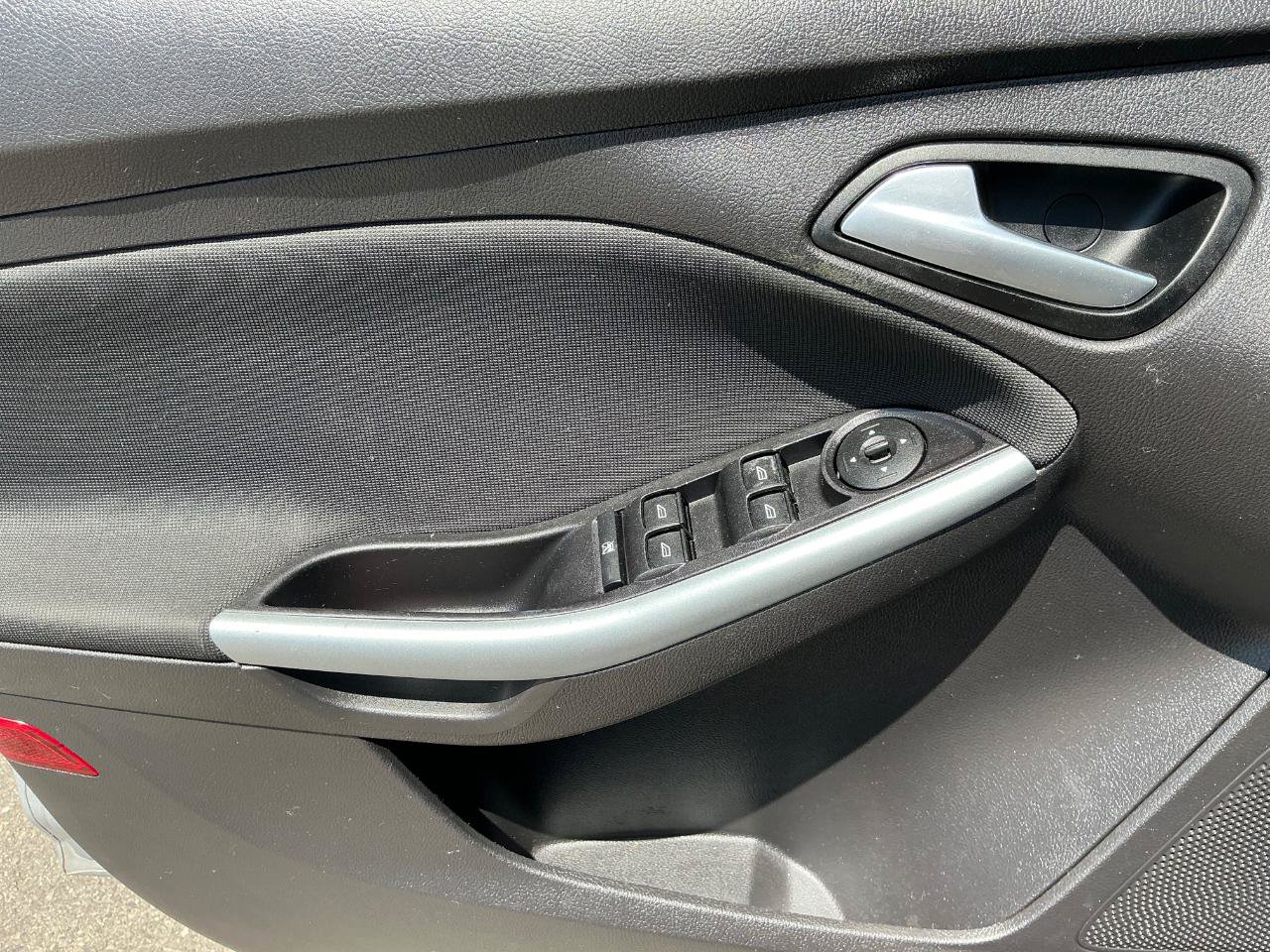 Used 2012 Ford Focus SE FWD image 15