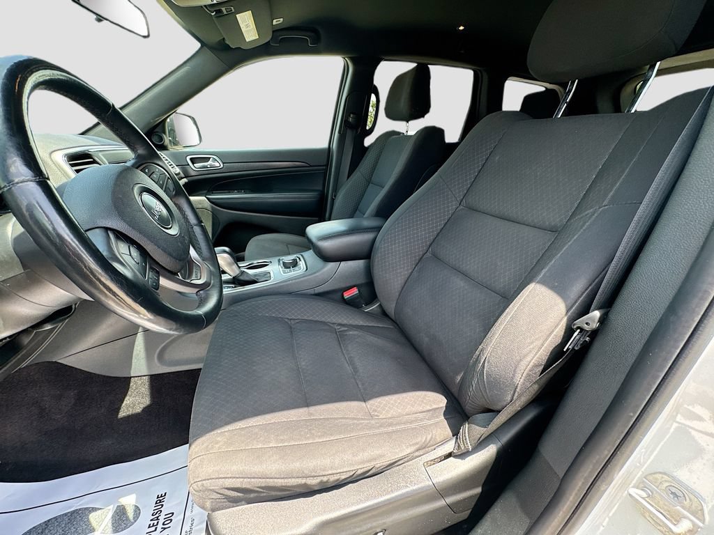 Used 2018 Jeep Grand Cherokee Laredo AWD/4WD image 22