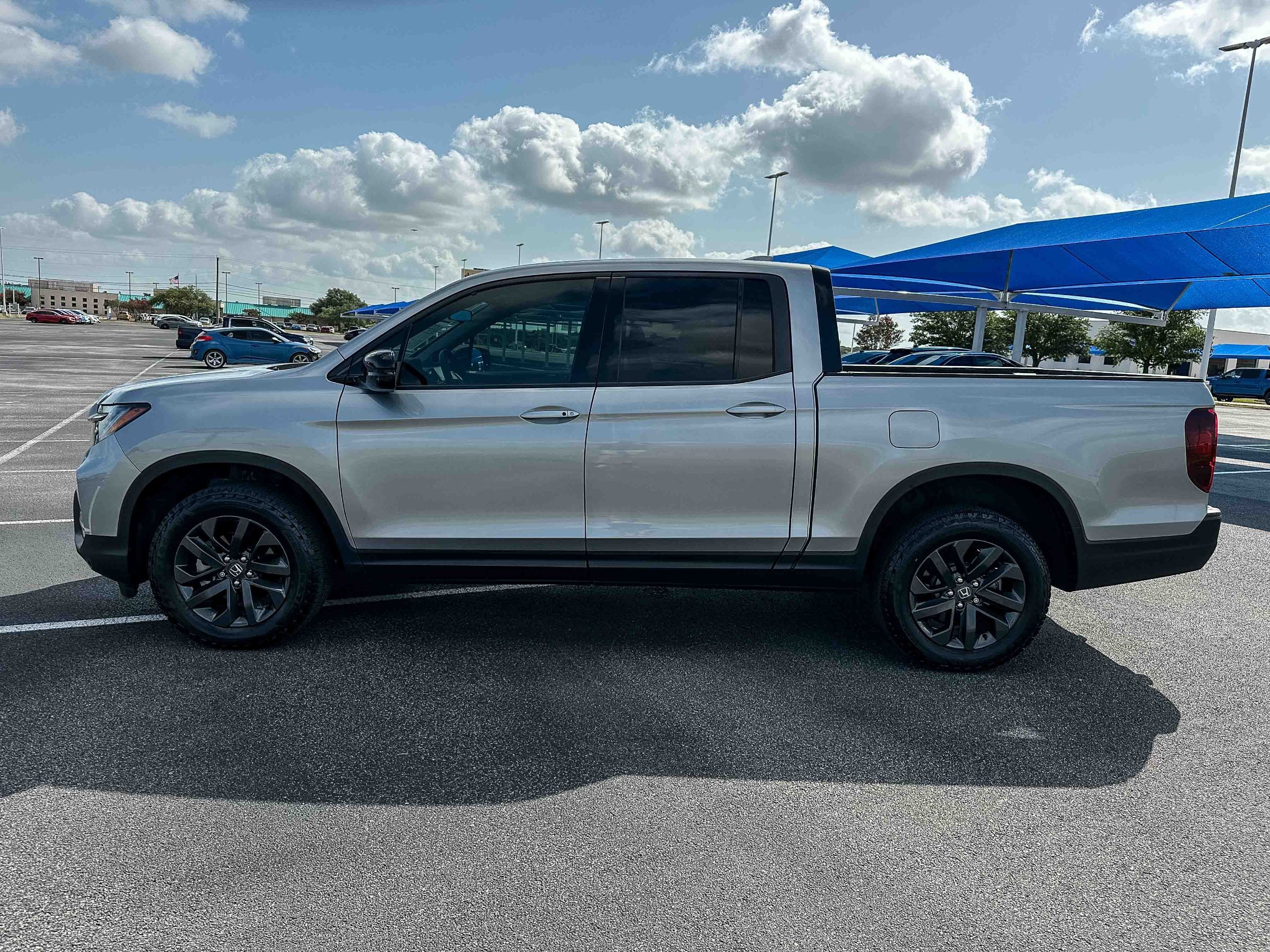 Used 2025 Honda Ridgeline Sport image 9