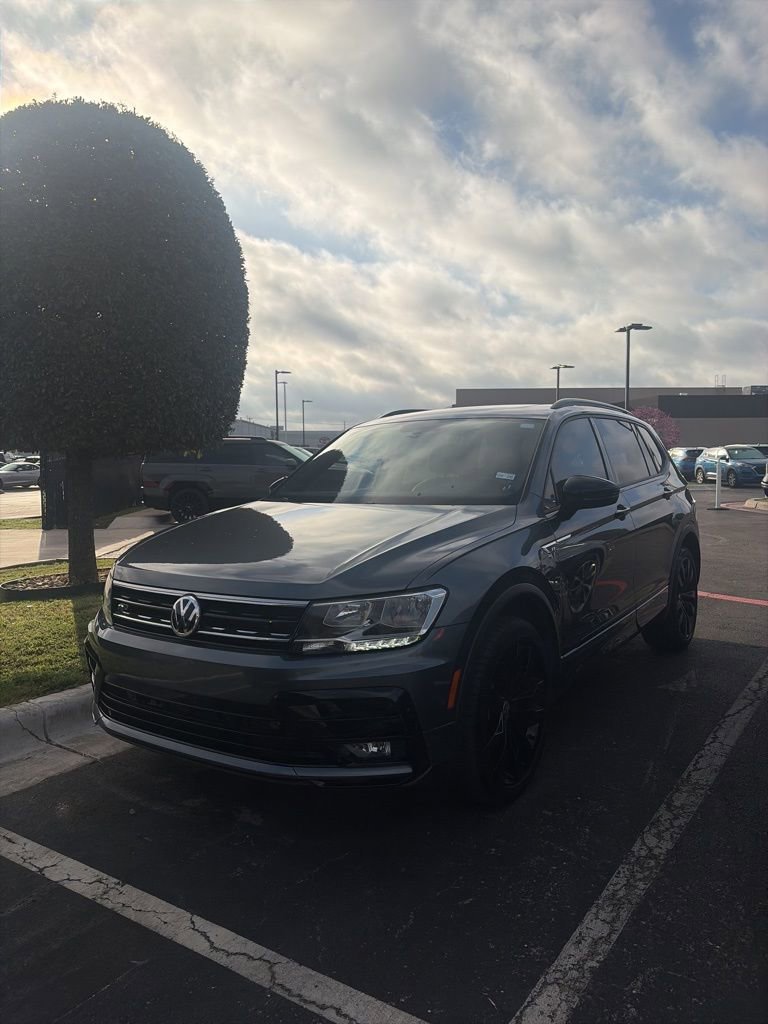 Used 2021 Volkswagen Tiguan SE R-Line image 2