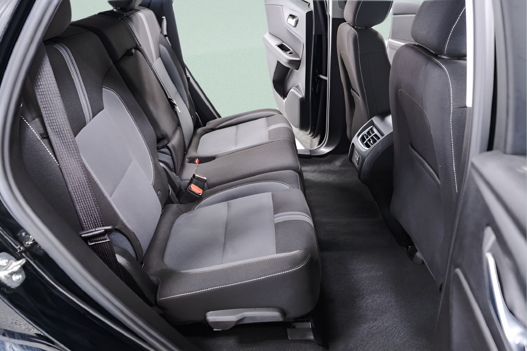 Used 2025 Chevrolet Blazer LT FWD image 30