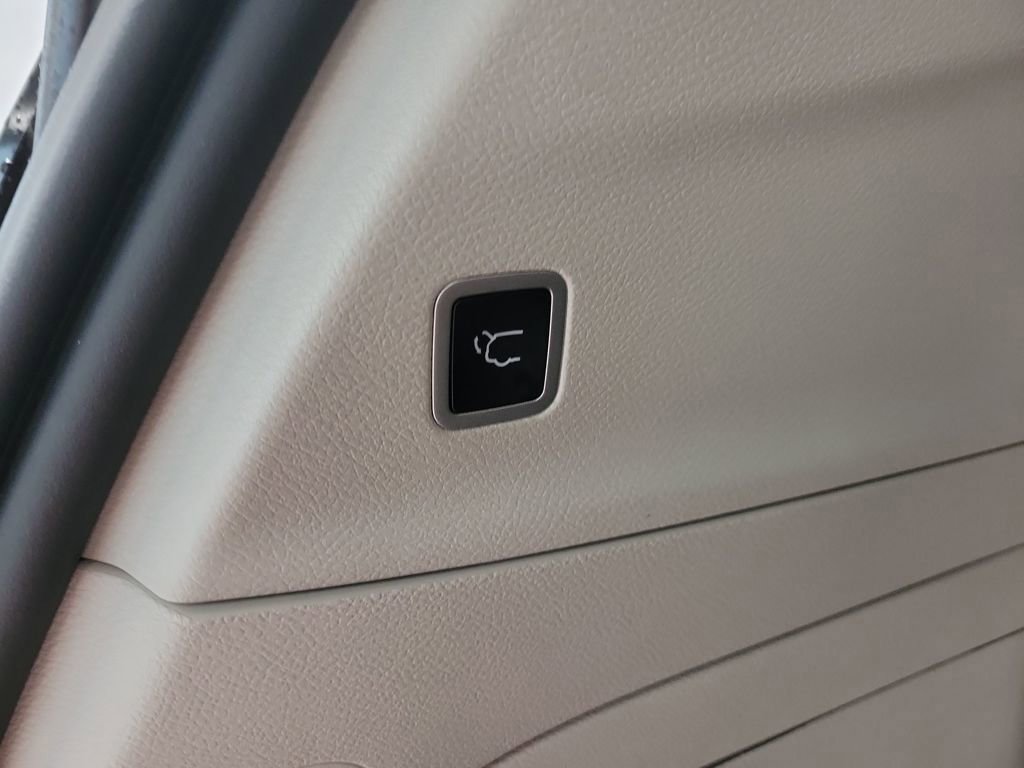 Used 2023 Chrysler Pacifica Limited image 21