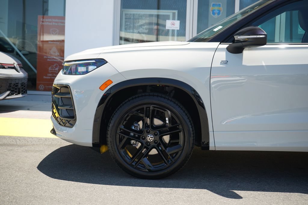 New 2026 Volkswagen Tiguan SE R-Line FWD image 2
