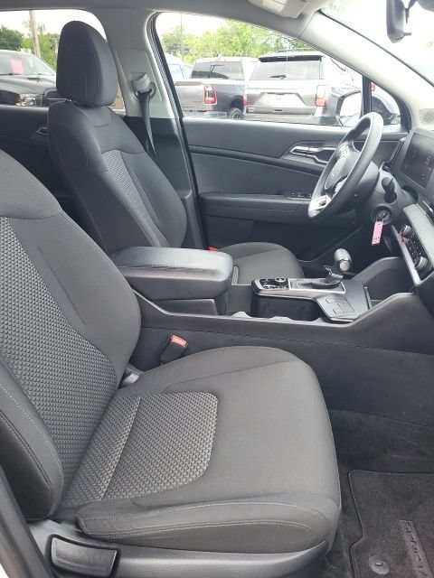 Used 2023 Kia Sportage LX FWD image 5