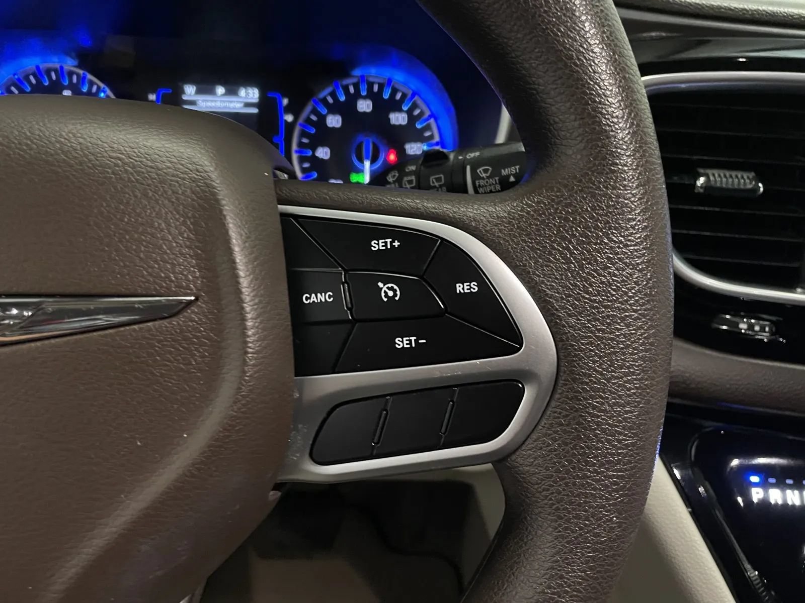 Used 2018 Chrysler Pacifica LX FWD image 19