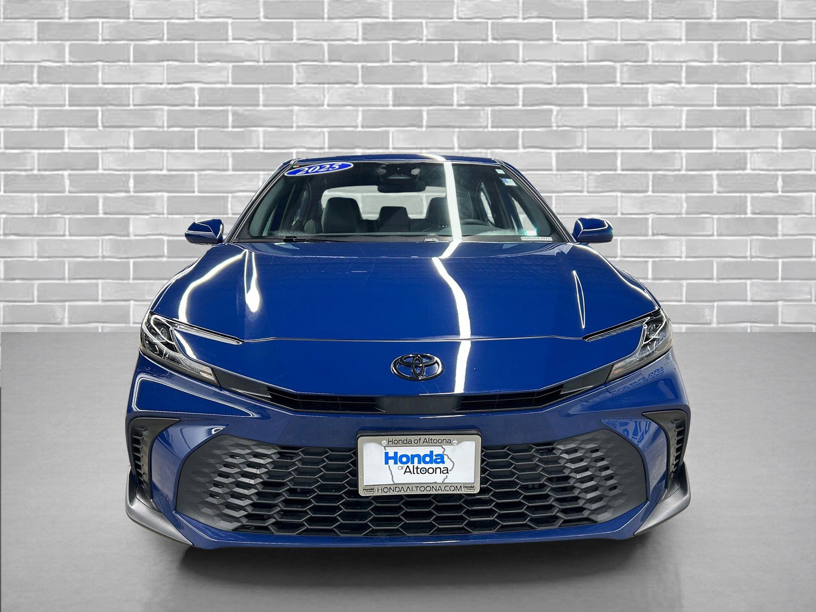 Used 2025 Toyota Camry SE image 8