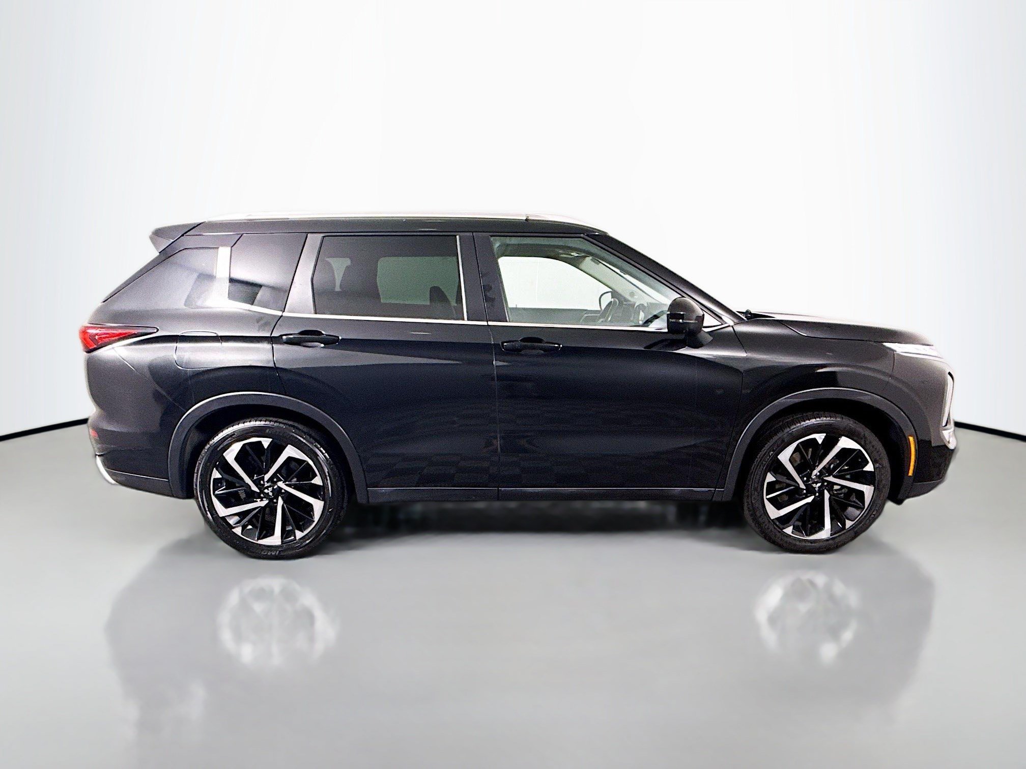 Used 2022 Mitsubishi Outlander SEL Black Edition FWD image 11