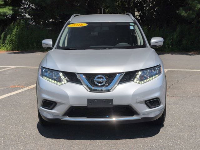 Used 2016 Nissan Rogue S w/ Appearance Package AWD/4WD image 2