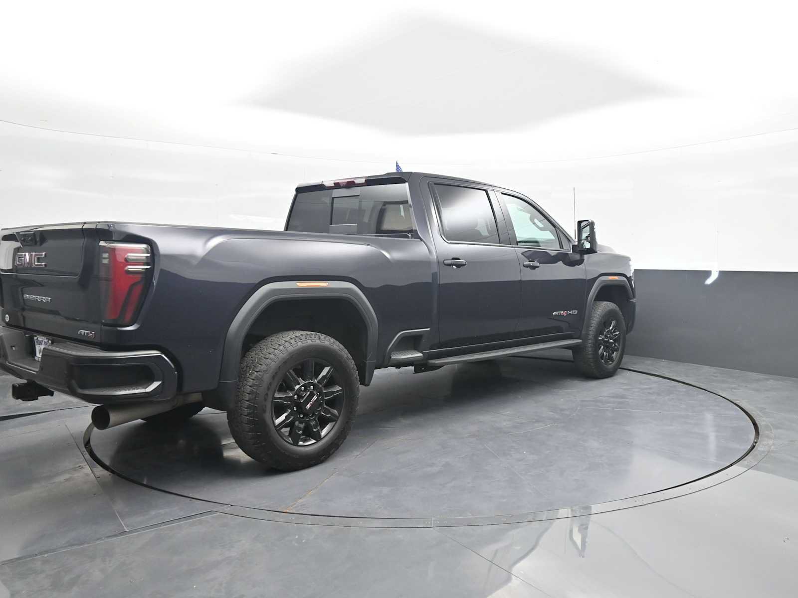 Used 2024 GMC Sierra 2500 AT4 w/ AT4 Premium Plus Package AWD/4WD image 8