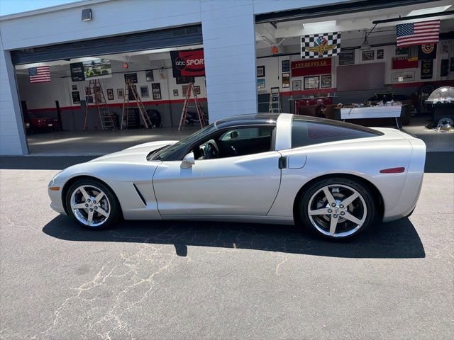 Used 2005 Chevrolet Corvette Coupe w/ Preferred Equipment Group RWD image 17