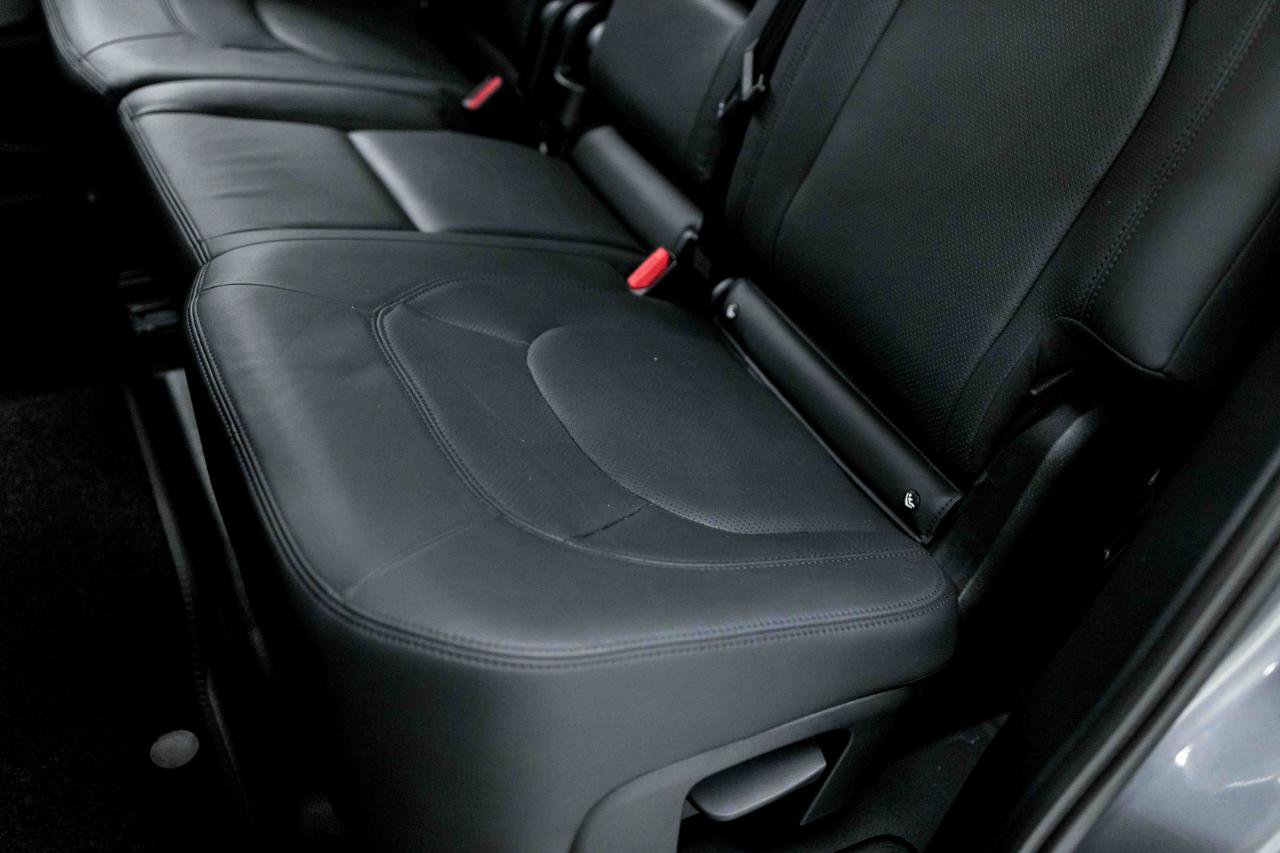 Used 2023 Land Rover Defender 130 SE image 72