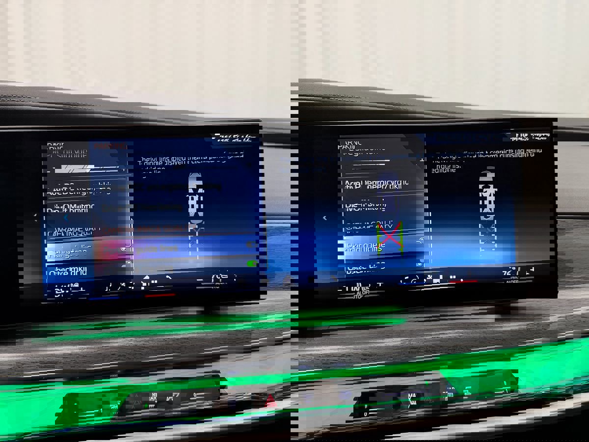 Used 2024 BMW 740i xDrive image 31