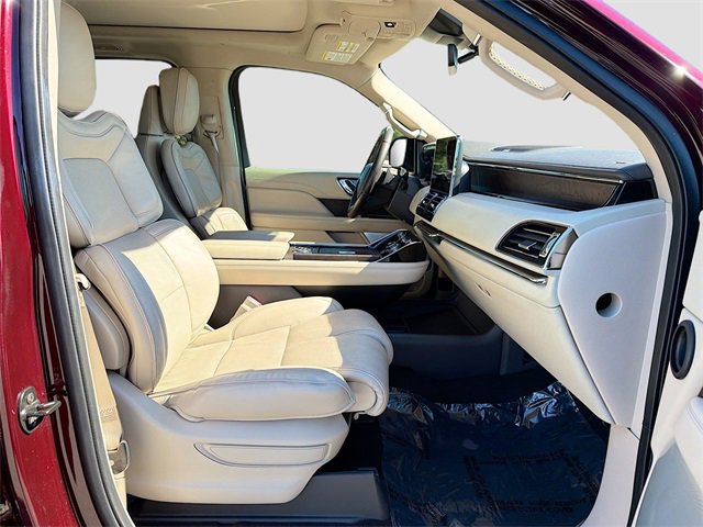 Used 2019 Lincoln Navigator Reserve image 16