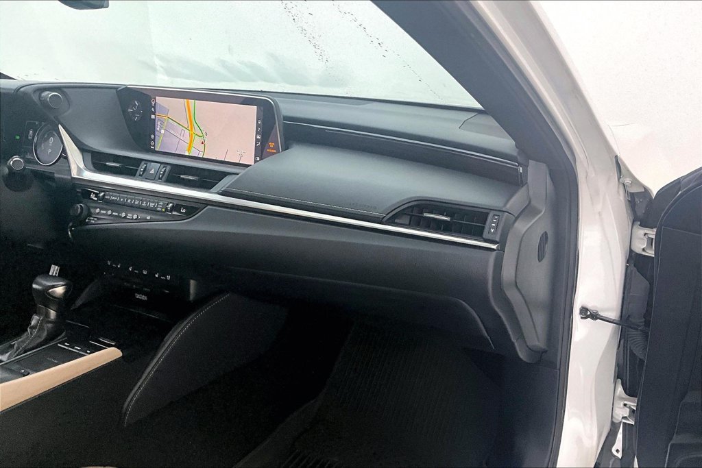 Used 2020 Lexus ES 300h Ultra Luxury w/ Accessory Package 2 FWD image 19