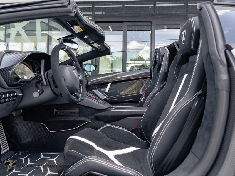 Used 2021 Lamborghini Aventador SVJ AWD/4WD image 35