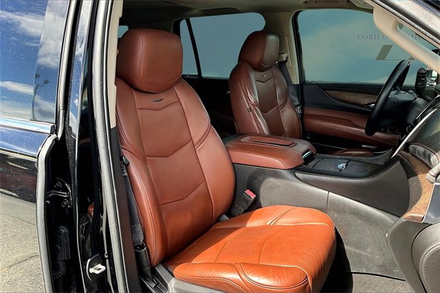 Used 2015 Cadillac Escalade Premium image 7