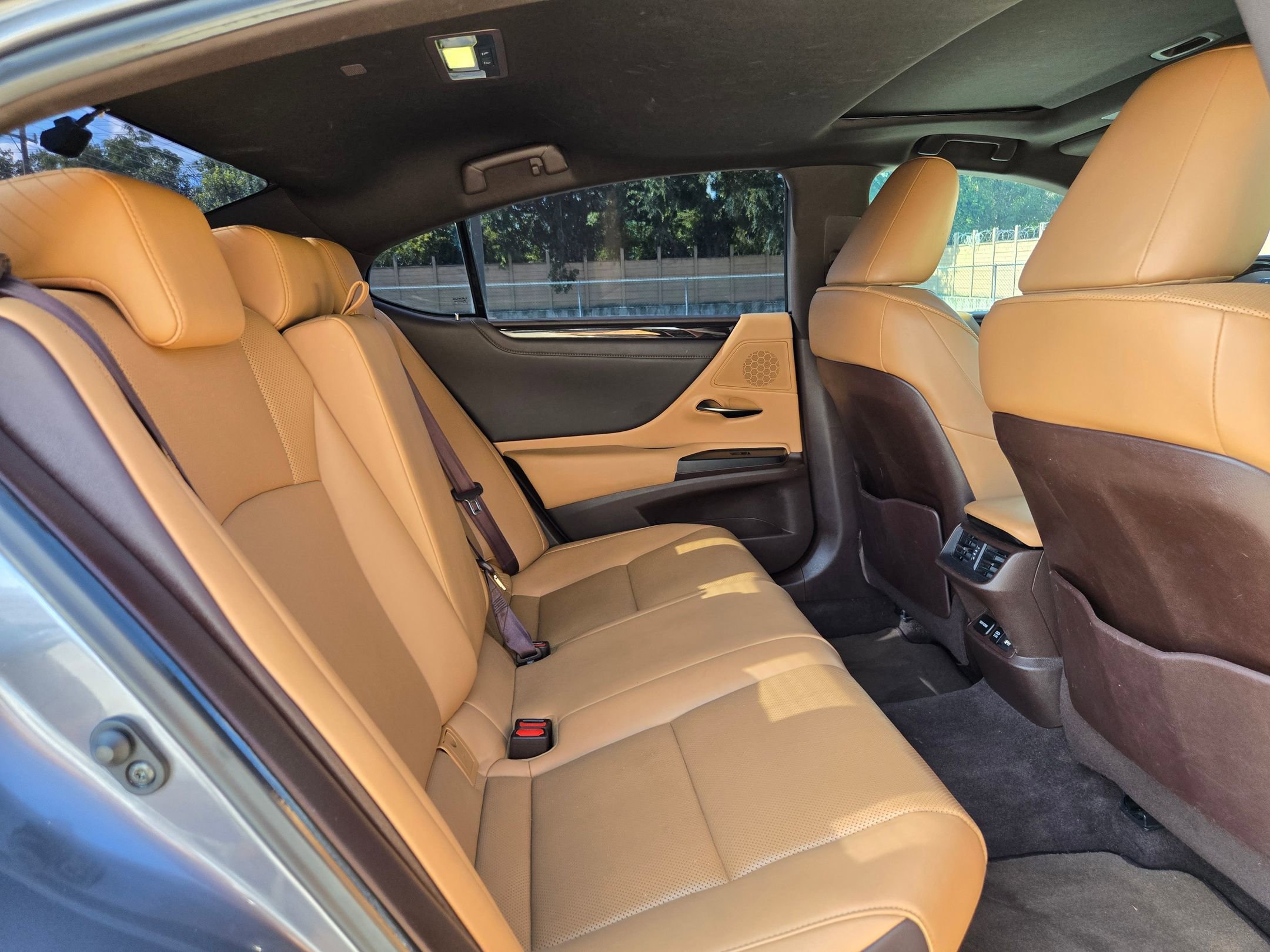 Used 2020 Lexus ES 300h w/ Premium Package FWD image 26