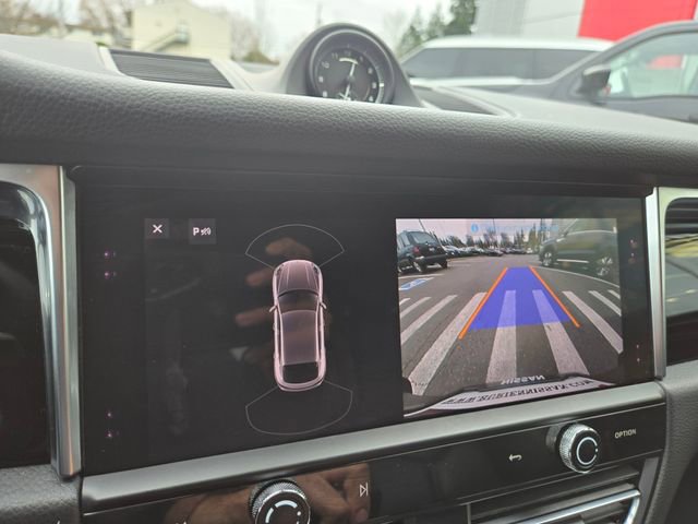 Used 2024 Porsche Macan AWD/4WD image 24