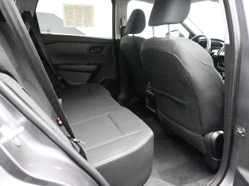 Used 2024 Nissan Rogue S image 23