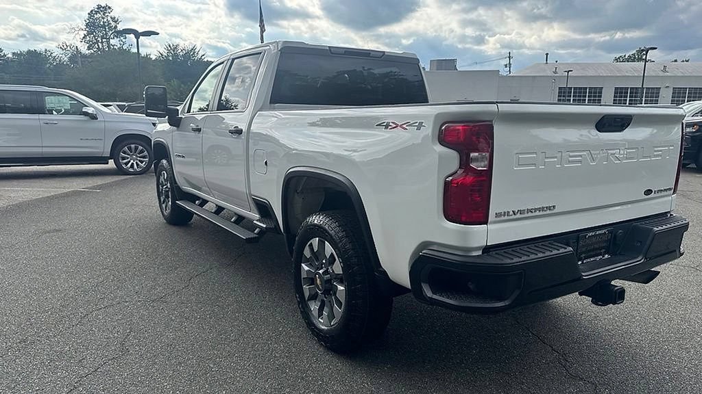 Used 2021 Chevrolet Silverado 2500 Custom w/ Custom Value Package AWD/4WD image 4