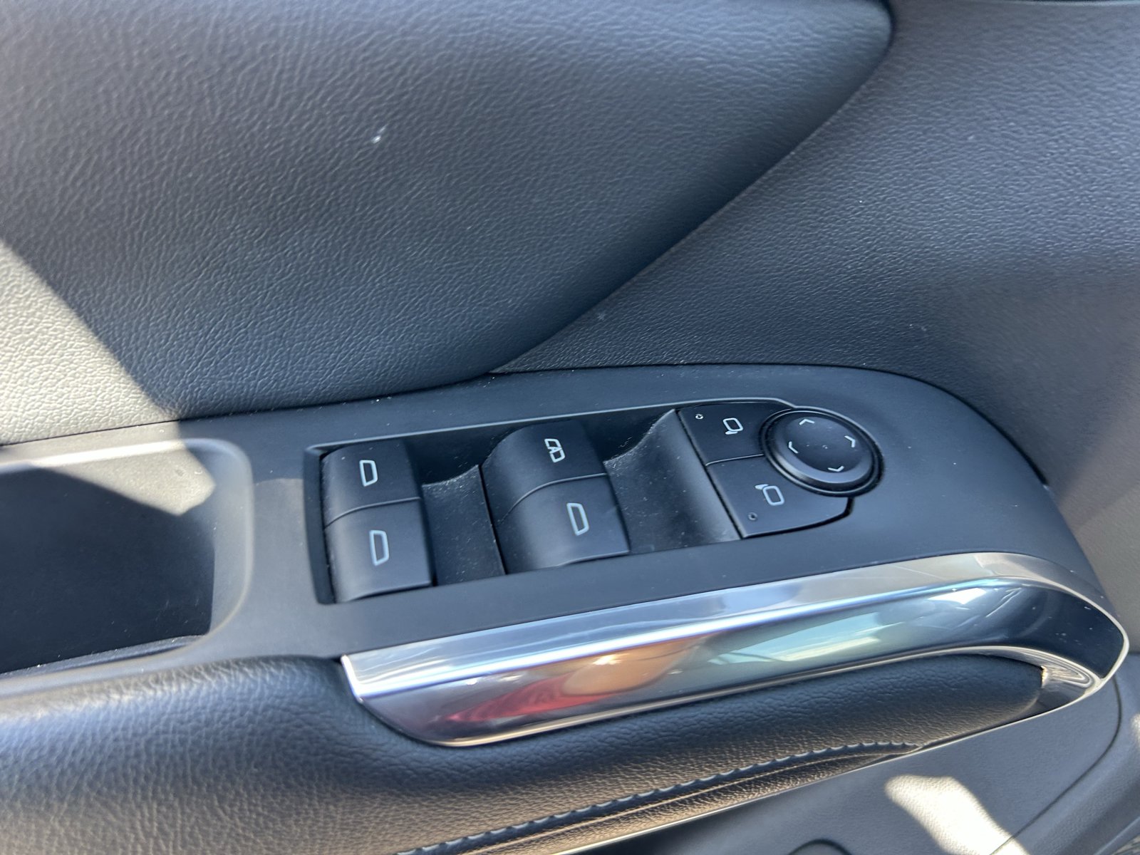 Certified 2025 Chevrolet Traverse LT FWD image 31