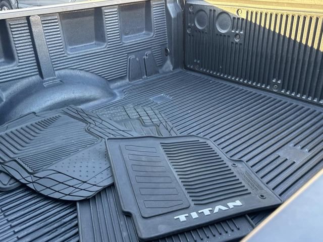 Used 2019 Nissan Titan SV w/ SV Convenience Package image 9