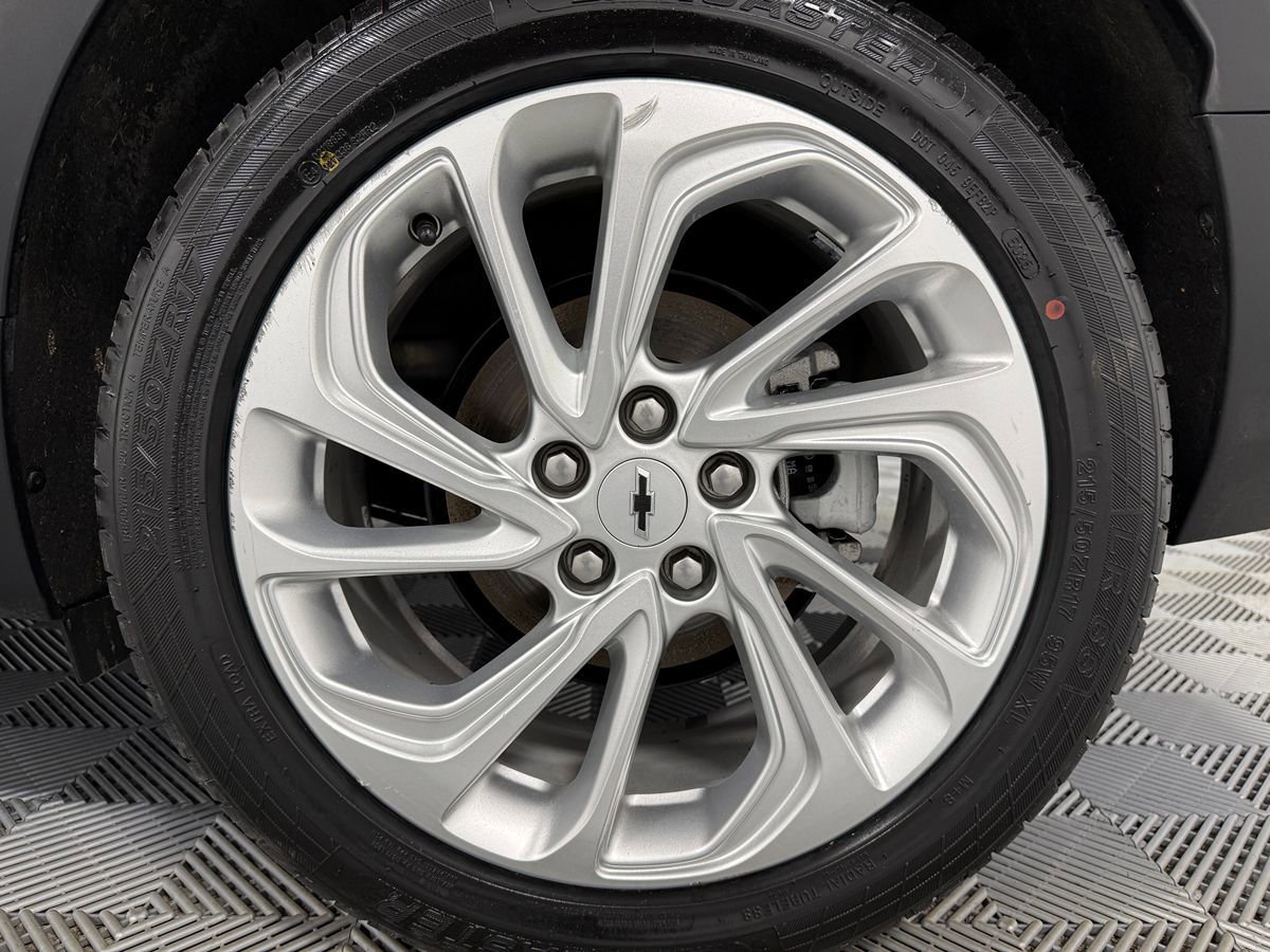 Used 2023 Chevrolet Bolt EUV LT image 28