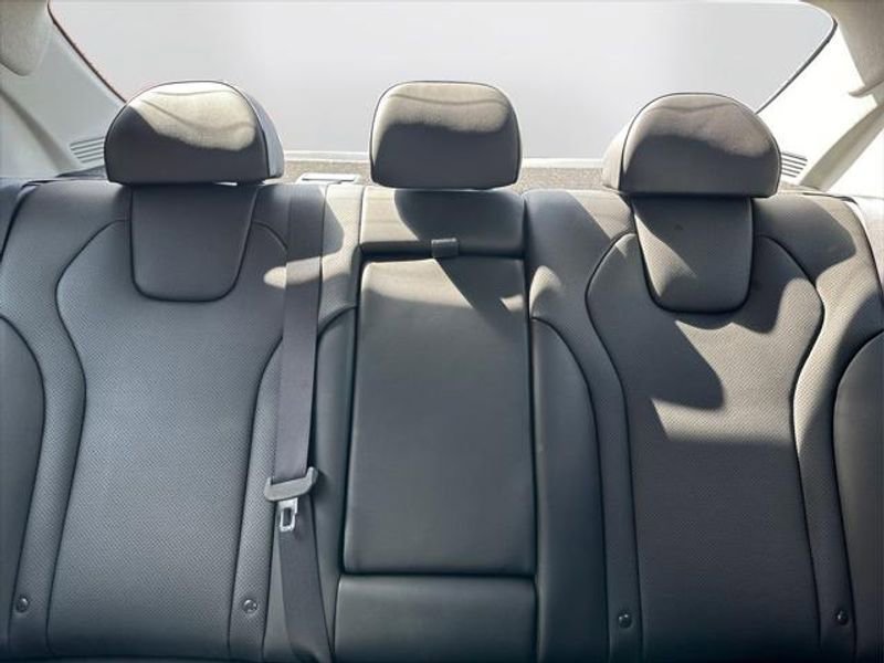 New 2025 Hyundai Elantra Limited image 17