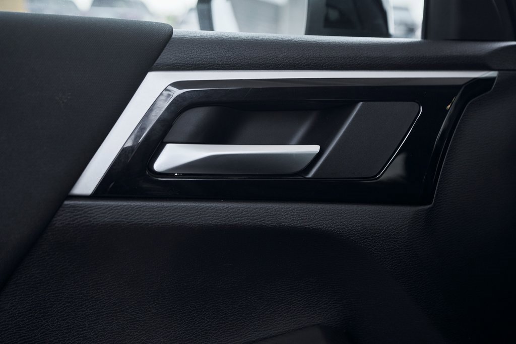 Used 2025 Mitsubishi Outlander ES image 23