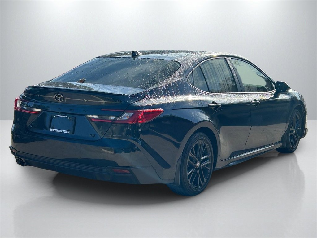 Used 2025 Toyota Camry SE image 5