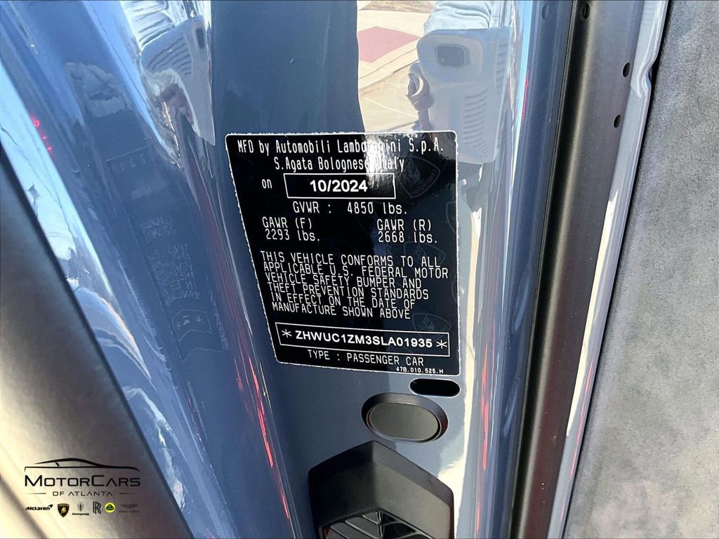 Used 2025 Lamborghini Revuelto image 22